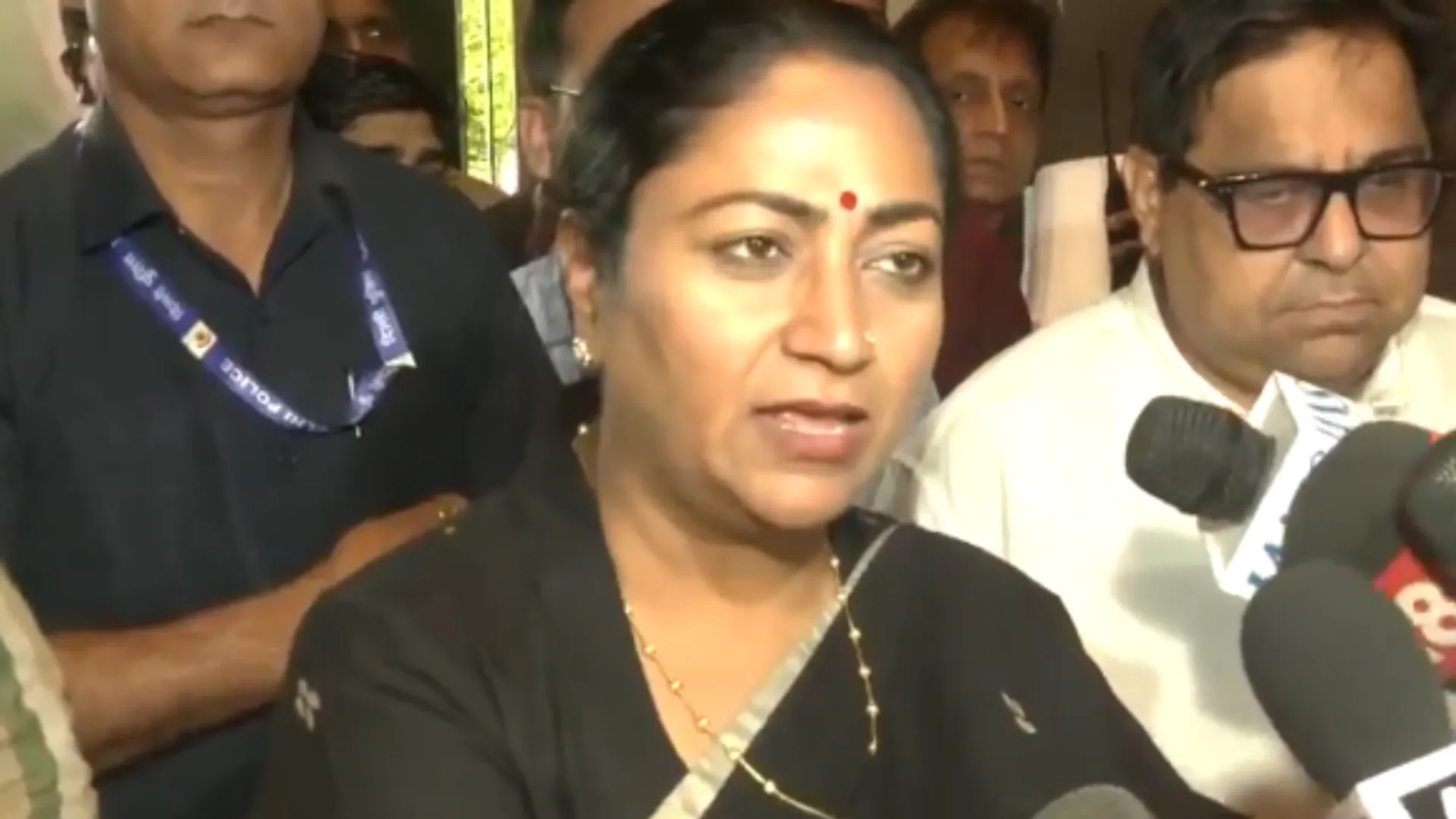 cm rekha gupta warned schools to take actions against them if they harass children and parents 