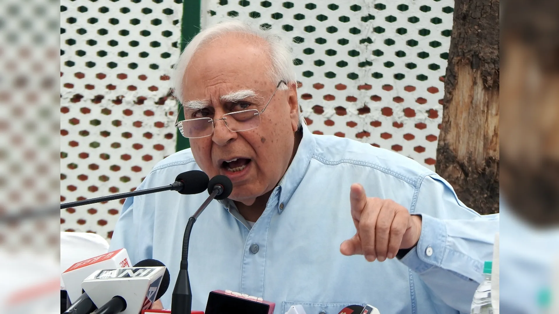 कपिल सिब्बल, सुप्रीम कोर्ट, जगदीप धनखड़ का बयान, निशिकांद दुबे,