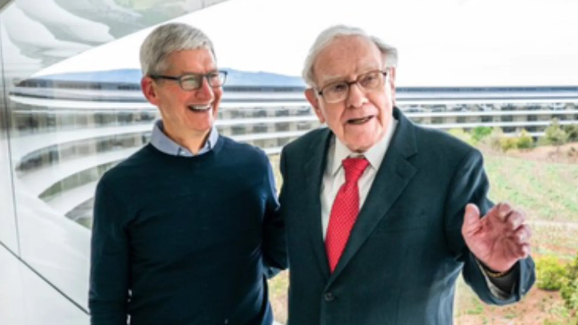 apple ceo tim cook spaek about warren buffett