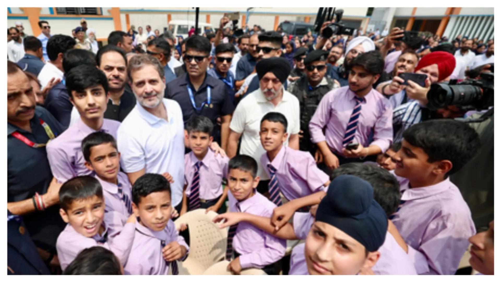  राहुल गांधी 