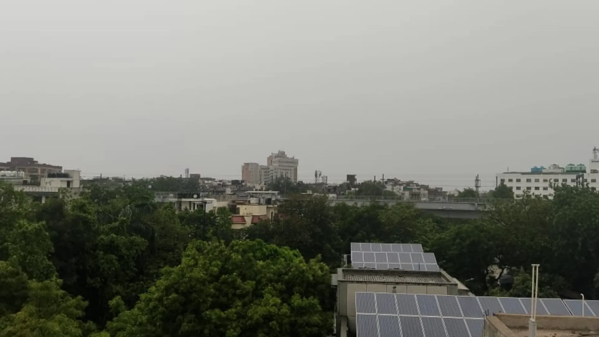 delhi ncr light rain today