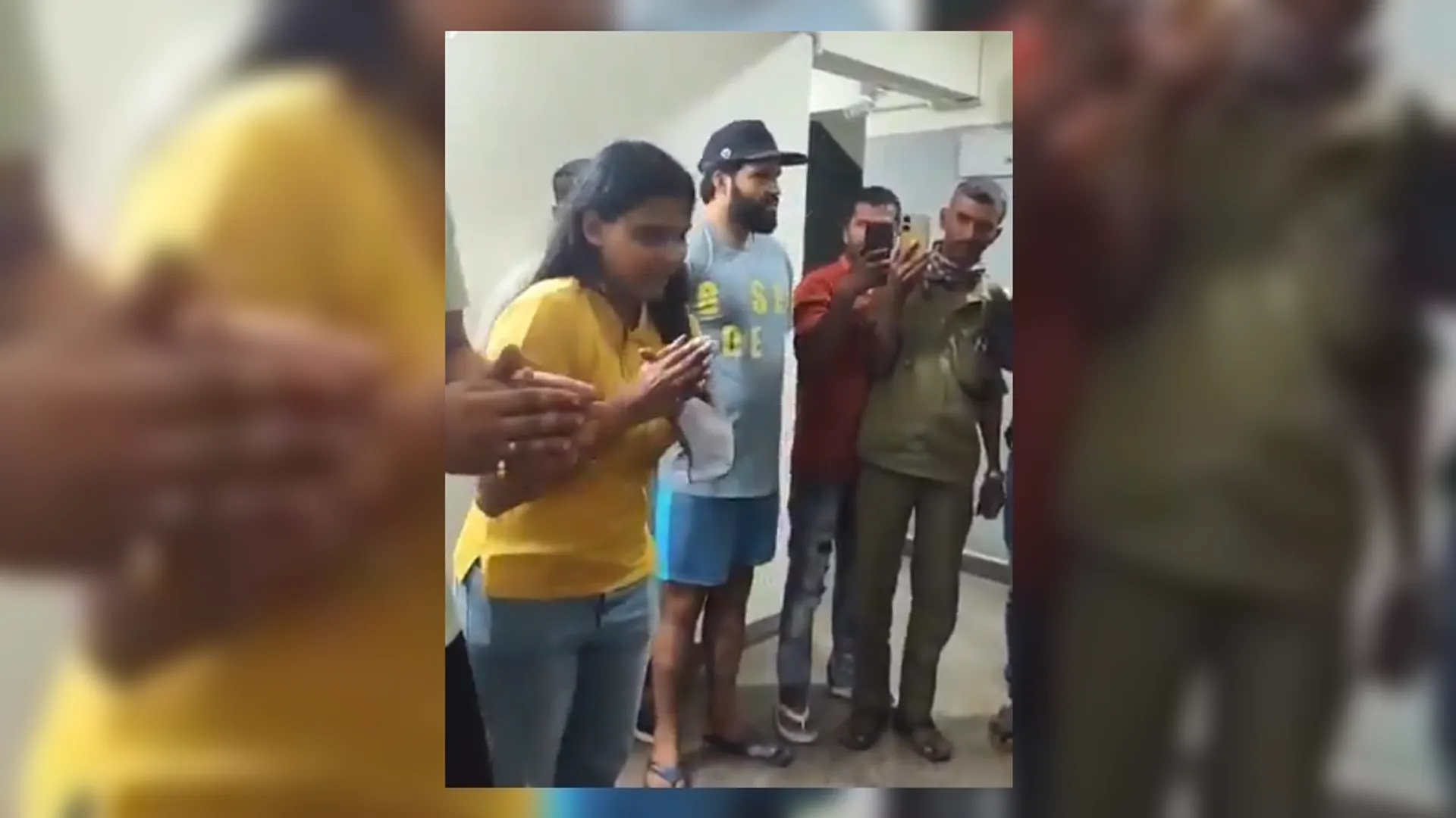 बेंगलुरु, आटो ड्राइवर, महिला ने चप्पल से मारा, ऑटो ड्राइवर को चप्पल से महिला ने पीटा, 