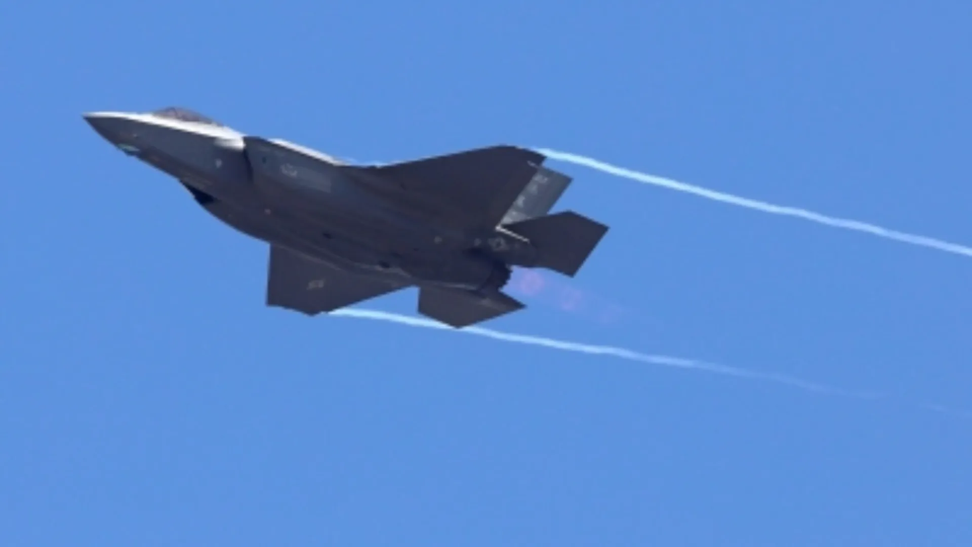 BRITAIN FIGHTER JET F 35 EMERGENCY LAMDING ON KERELA