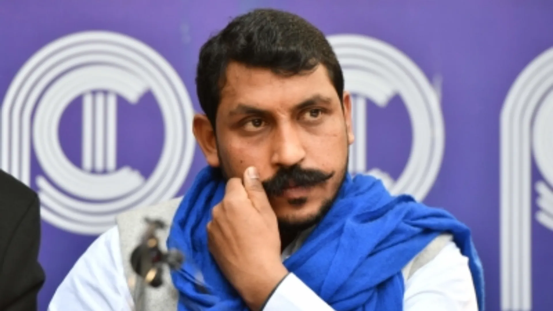 PRAYAGRAJ CHANDRASEKHAR AZAD SUPPORTERS ARRESTED VIOLENCE IN KARCHHANA AFTER STOPPING ASP CHIEF