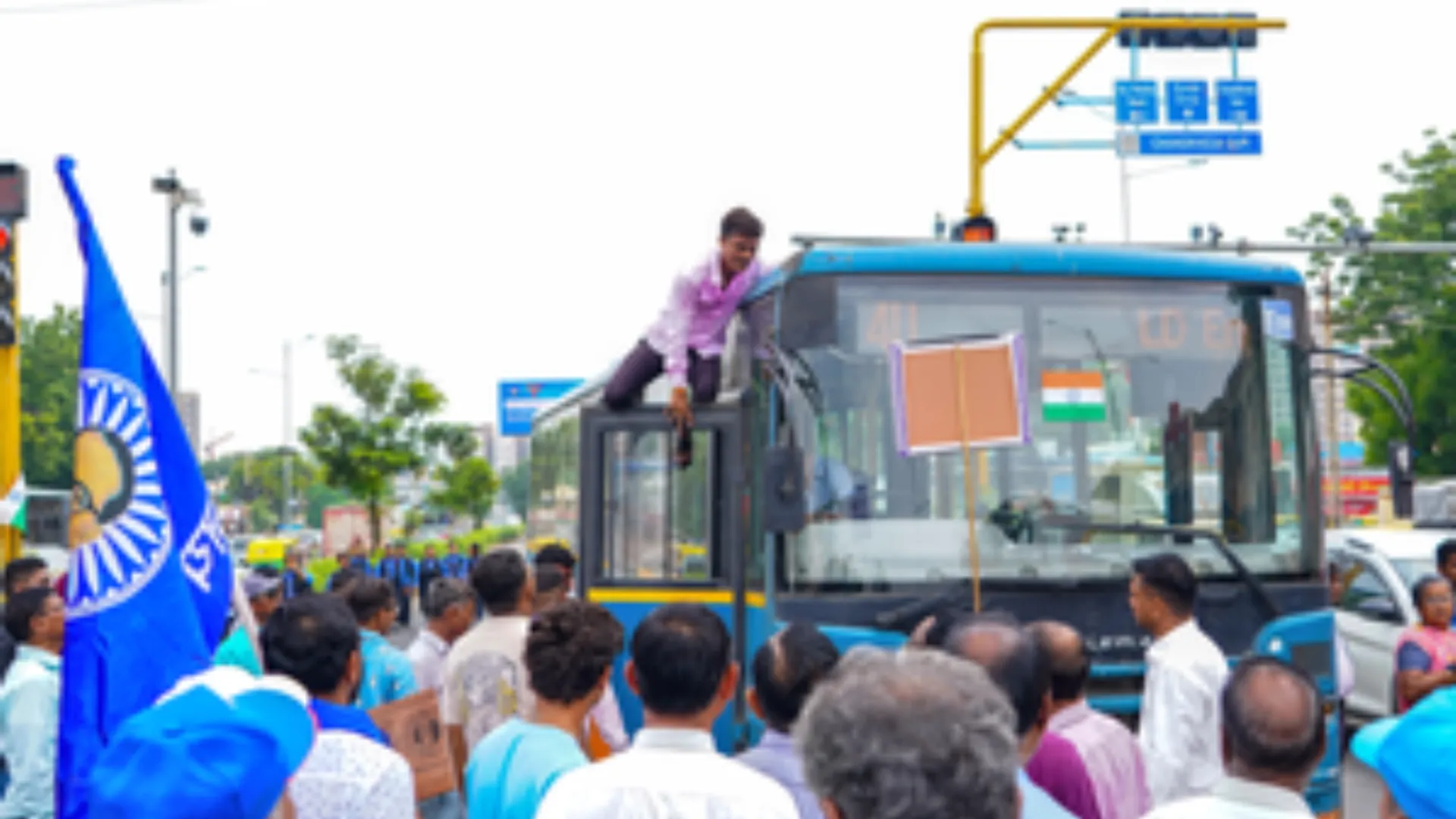 bharat bandh on wednesday over 25 crore workers likely to join hit banking postal services