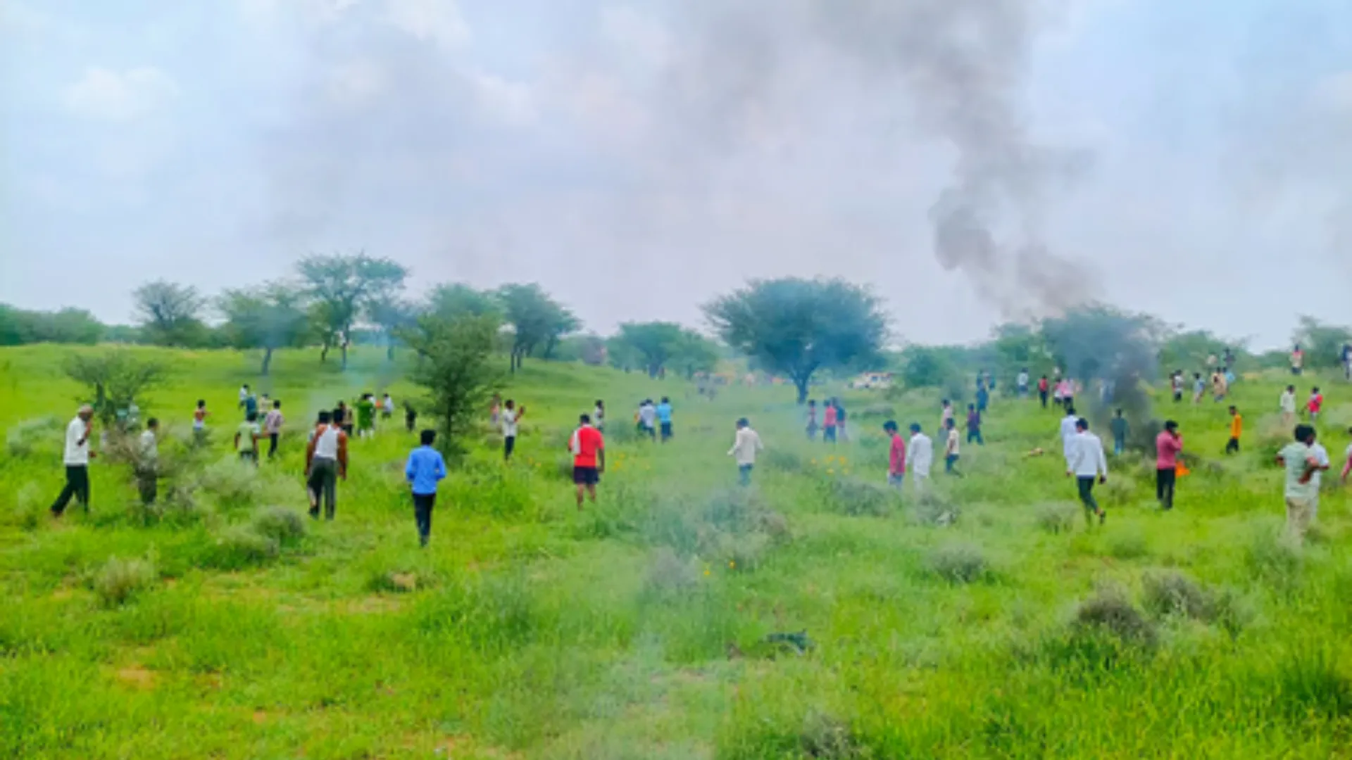 iaf plane jaguar crashed in rajsthan 2 killed along pilot