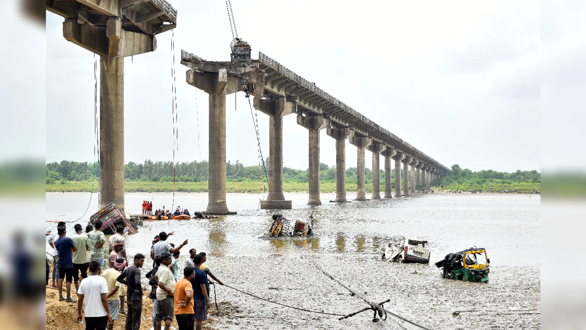Gambhira Bridge in Vadodara, Gambhira Bridge collapse, Preliminary report reveals cause, गंभीरा पुल के गिरने का कारण, गंभीरा पुल क्यों गिरा, जांच गुजरात पुल हादसा