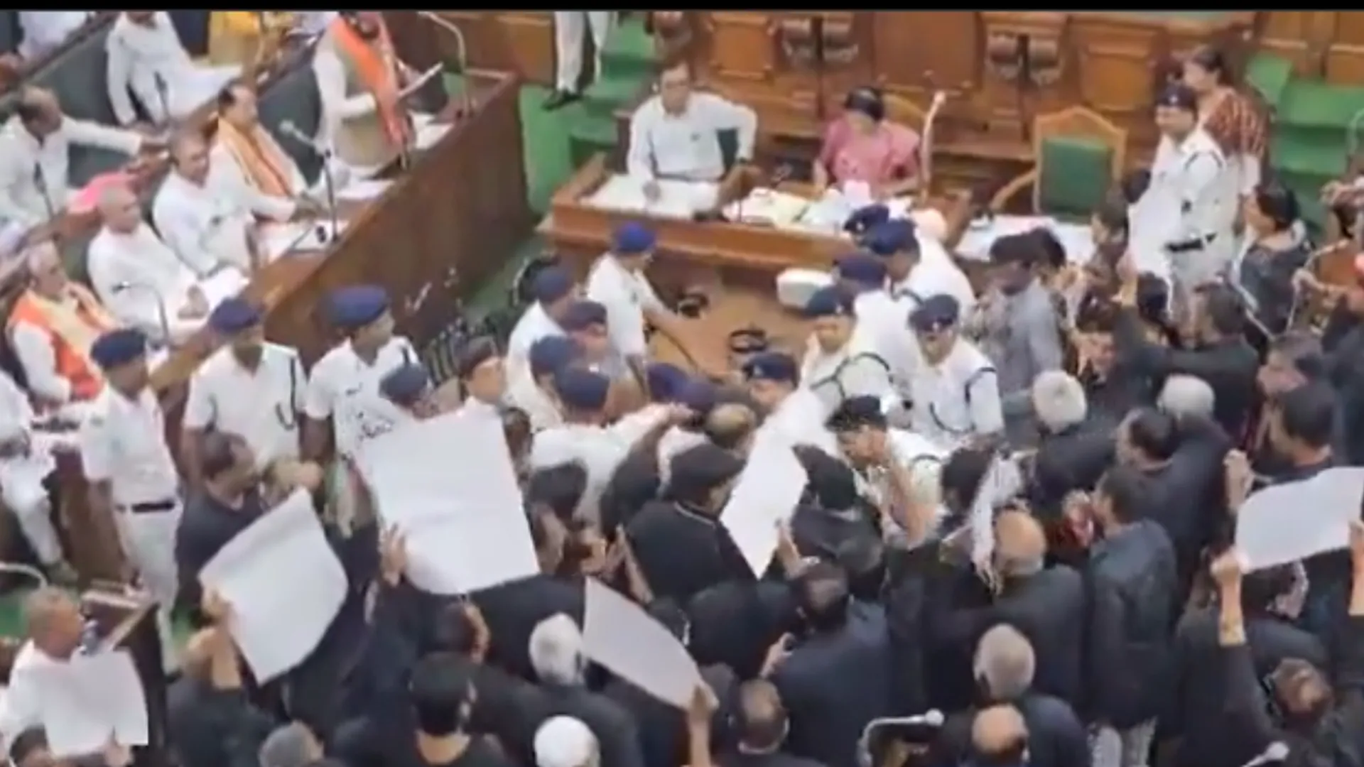 BIHAR ASSEMBLY RUCKUS BETWEEN MLAS AND MARSHALS SPEAKER ADJOURNS THE HOUSE