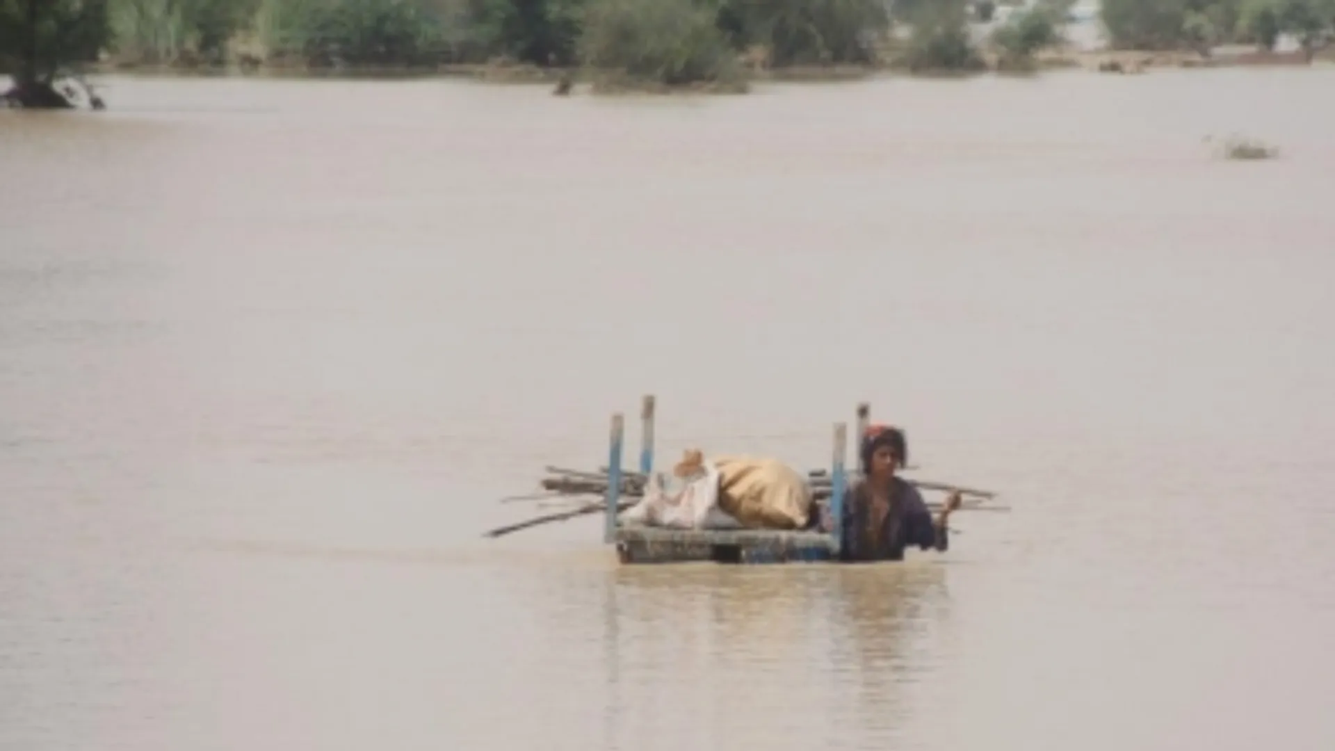 PAKISTAN RAIN DESTROYS HUMAN LIFE KILLED MORE THAN 200 PEOPLE