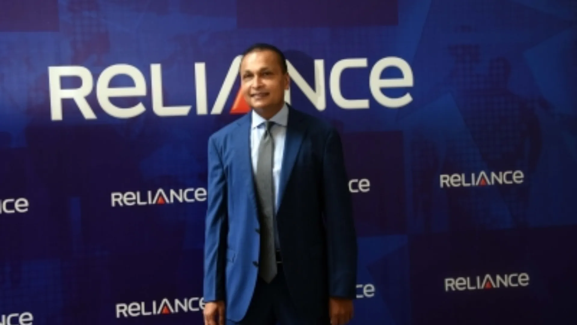 ed raided on anil ambani reliance group 35 premises in 3000 crore loan fraud case