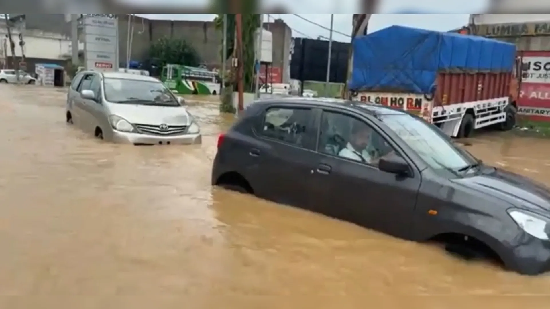 Himachal rain, himachal hamirpur rain, himachal pradesh barish, हिमाचल में बारिश का कहर, प्राकृतिक आपदा, बारिश, हिमाचल के प्रभावित इलाके,