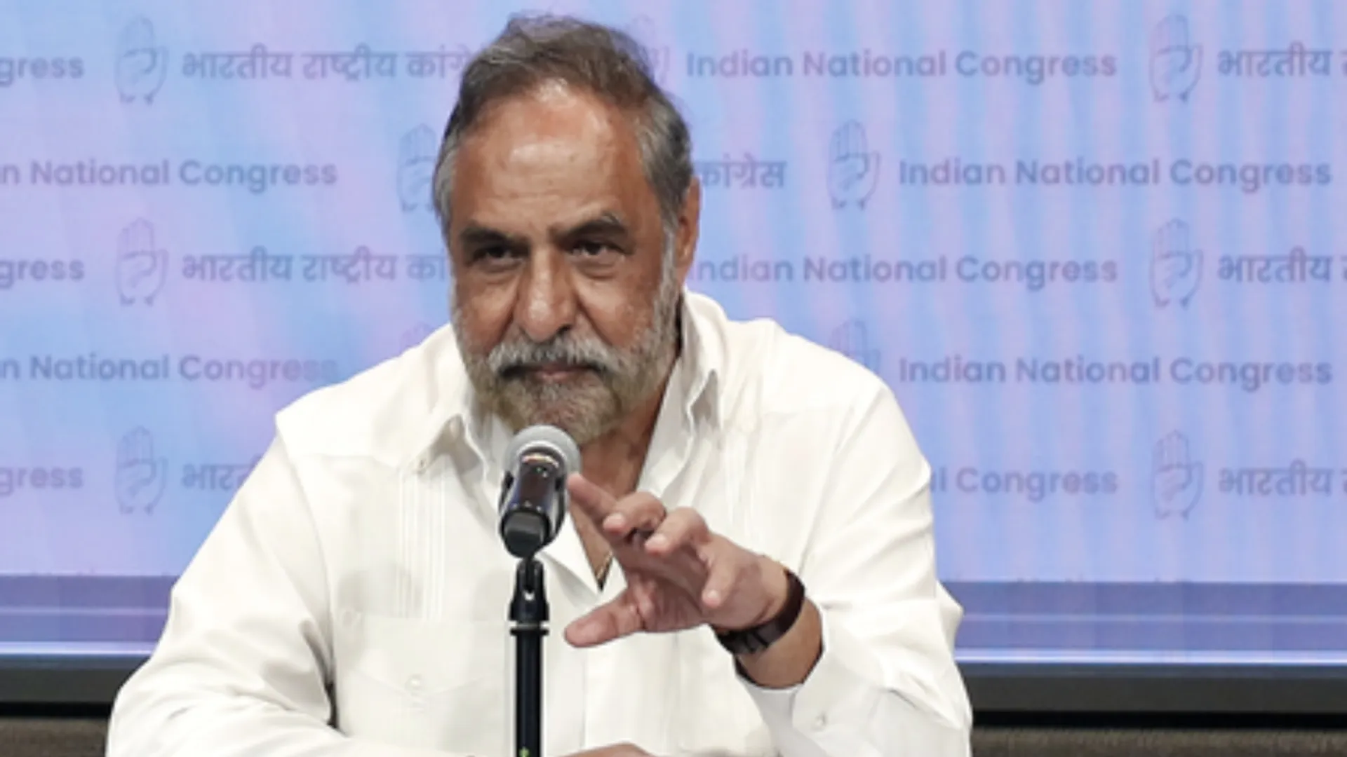 ANAND SHARMA resigns from congress foreing affairs chief position told need to bring young leaders