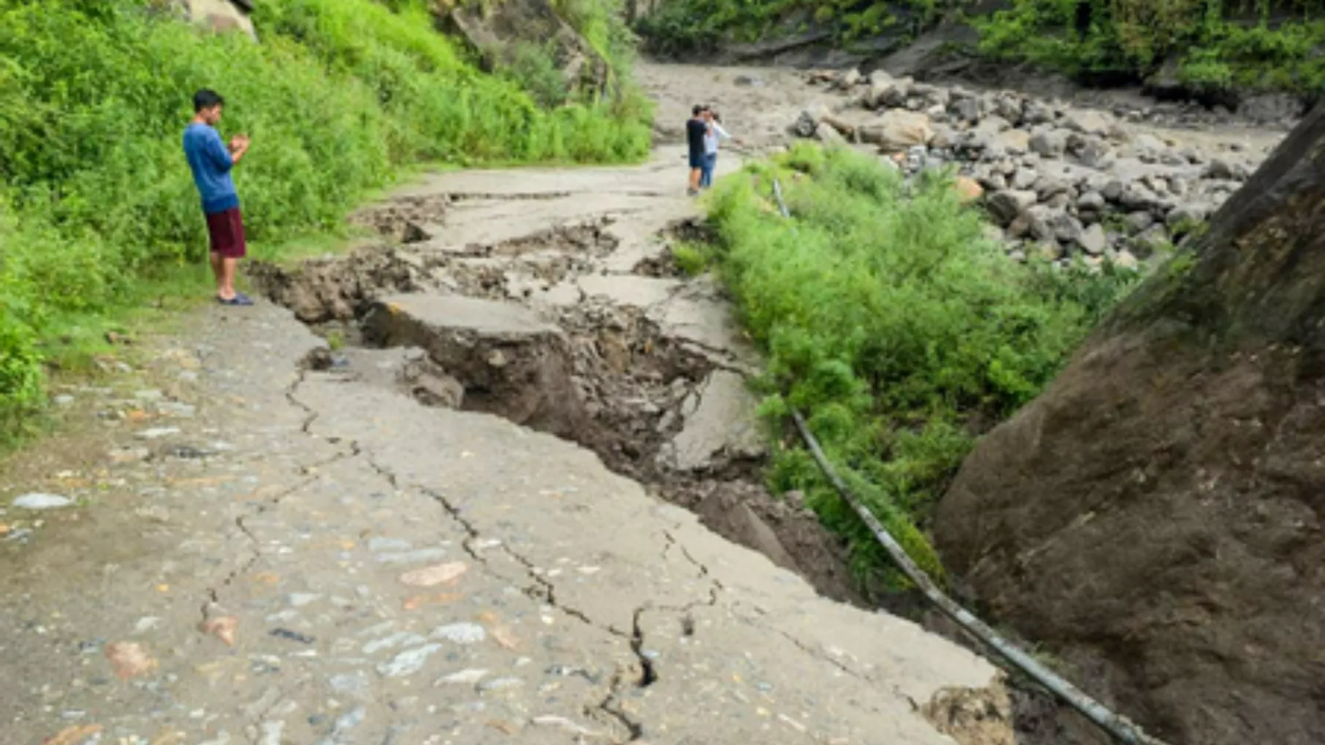 jammu kashmir kishtar massive cloudburst causes many deaths rescue operation