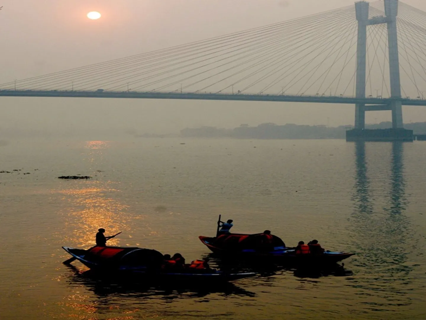 Amidst scorching heat water level of Hooghly river dropped treatment plants not able extract required amount water kmc tensed