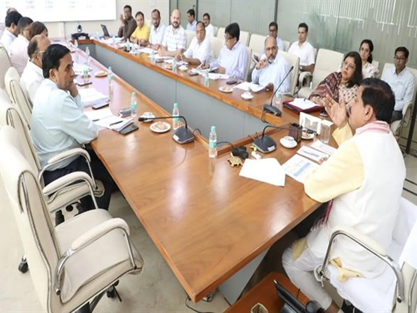 In Madhya Pradesh all the ministers along with Chief Minister will pay their income tax at their own expense