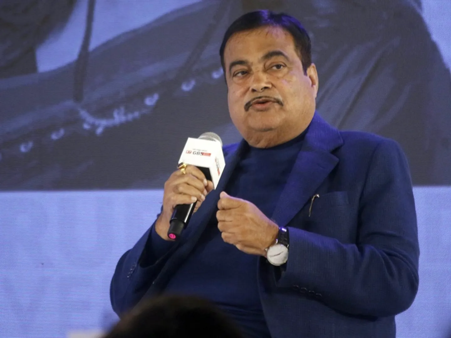 union minister Nitin Gadkari wrote letter to Nirmala Sitharaman demanded removal of 18 percent GST from Life and Medical Insurance