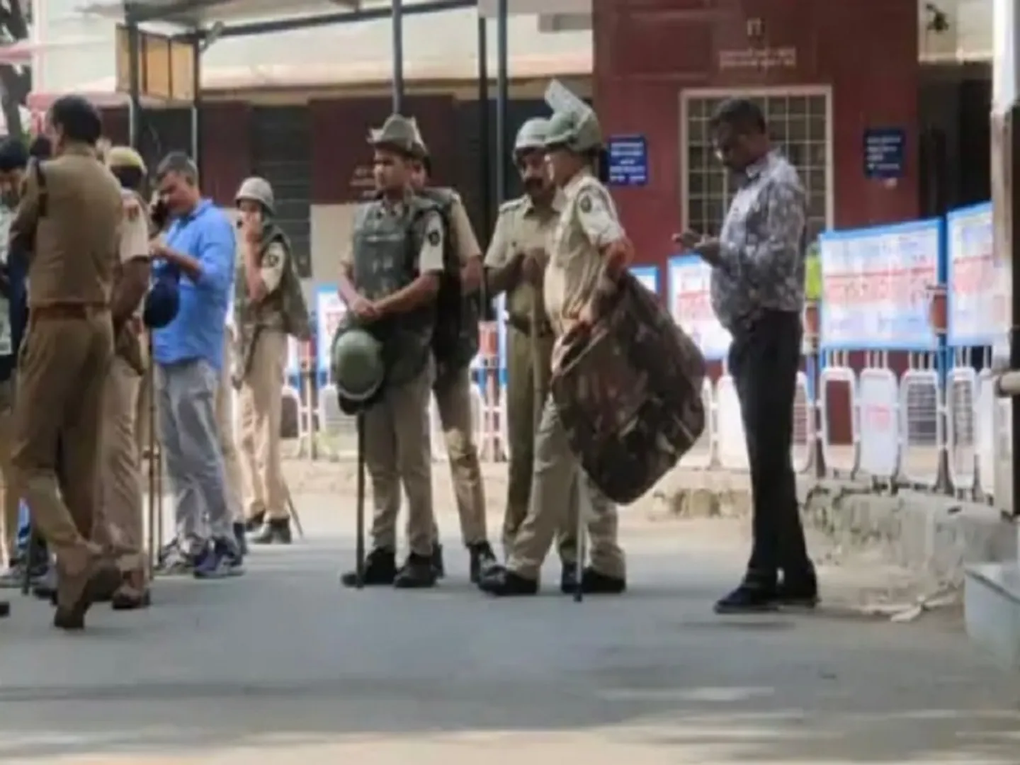 उदयपुर के स्कूल में चाकू घोंपे जाने से किशोर की मौत...सांप्रदायिक तनाव और न्याय मांगती मां, जवाब किसके पास है?