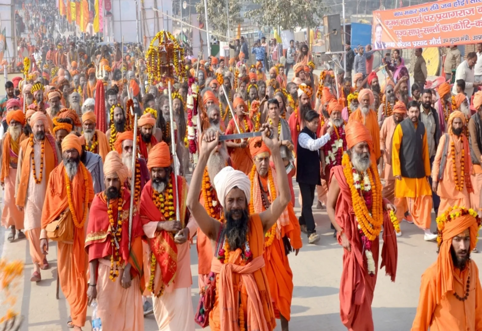 महाकुंभ में अब नहीं होगा 'शाही' और 'पेशवाई' शब्दों का इस्तेमाल, अखाड़ा प्रमुखों ने अकबरकालीन शब्दों को हटाने का लिया निर्णय