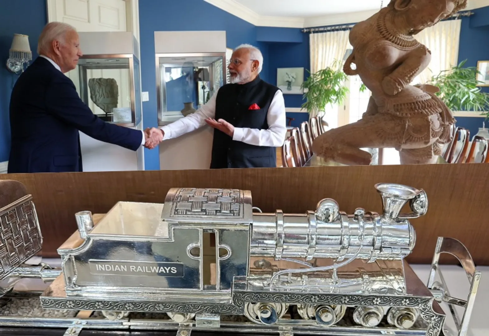 अमेरिका ने भारत को लौटाई 297 प्राचीन धरोहर, पीएम नरेंद्र मोदी ने राष्ट्रपति बाइडन को भेंट की 'चाँदी की ट्रेन'