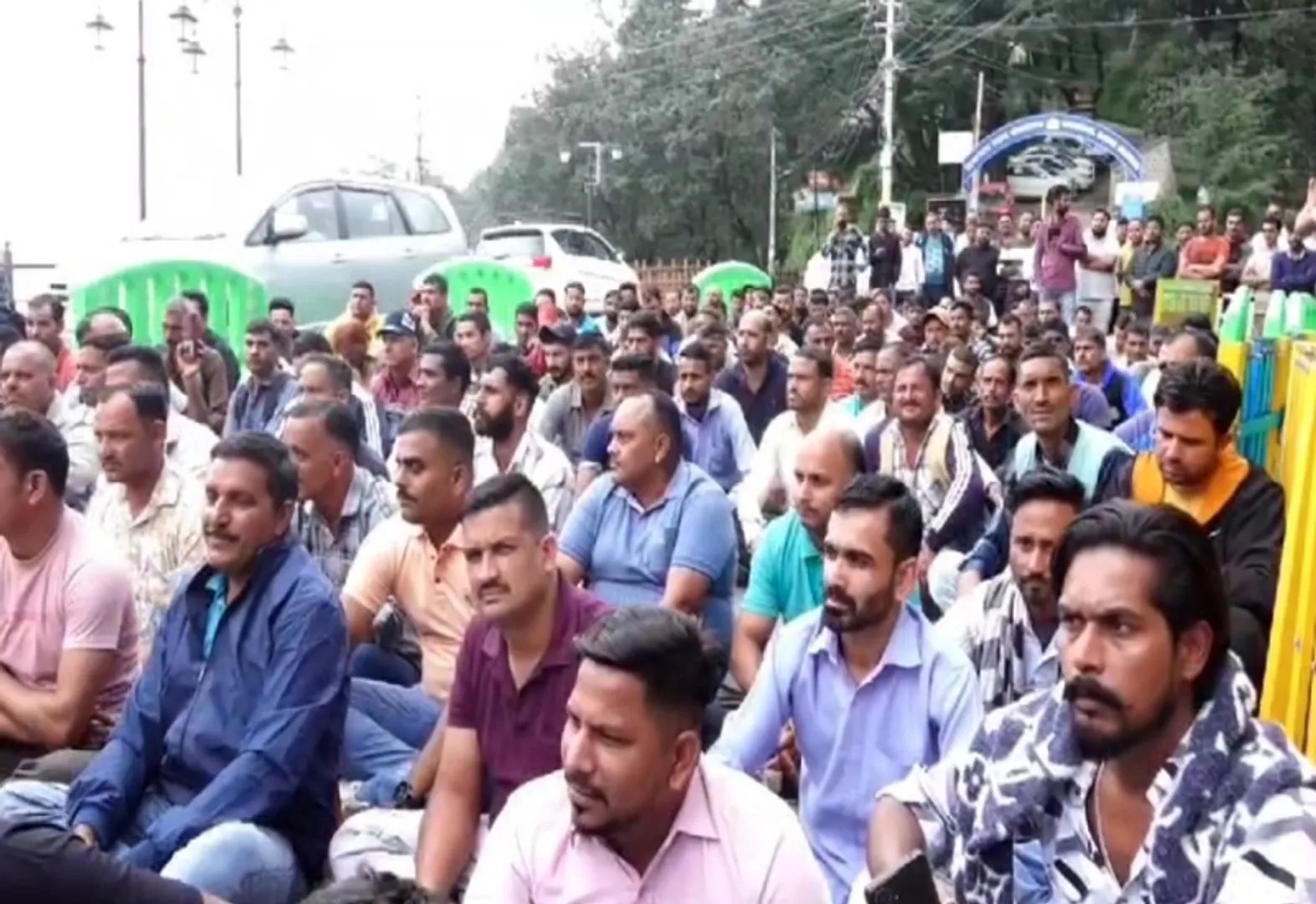 हिमाचल प्रदेश में कांग्रेस सरकार के खिलाफ प्रदर्शन क्यों कर रहे हैं जल रक्षक, क्या है उनकी मांग और शिकायतें?