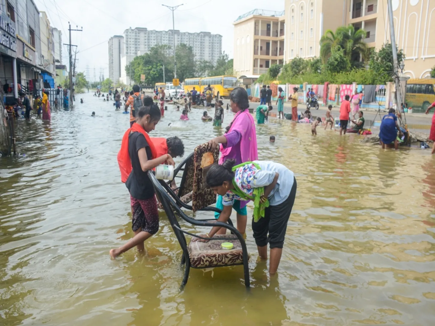 चेन्नई में भारी बारिश से हाहाकार, सड़कों और आवासीय क्षेत्रों में घुटनों तक भरा पानी, IMD ने क्या कहा?