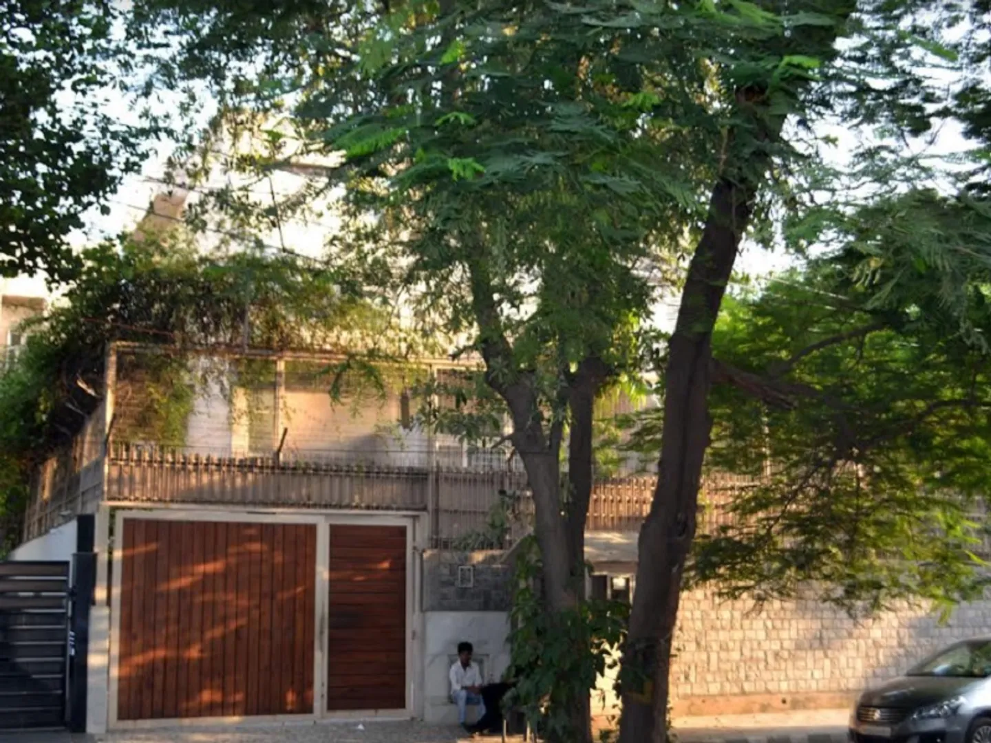 बोलते बंगले: अमिताभ बच्चन के दिल्ली वाले घर 'सोपान' की कहानी जिसे उनके बाबूजी और माँ ने संवारा था