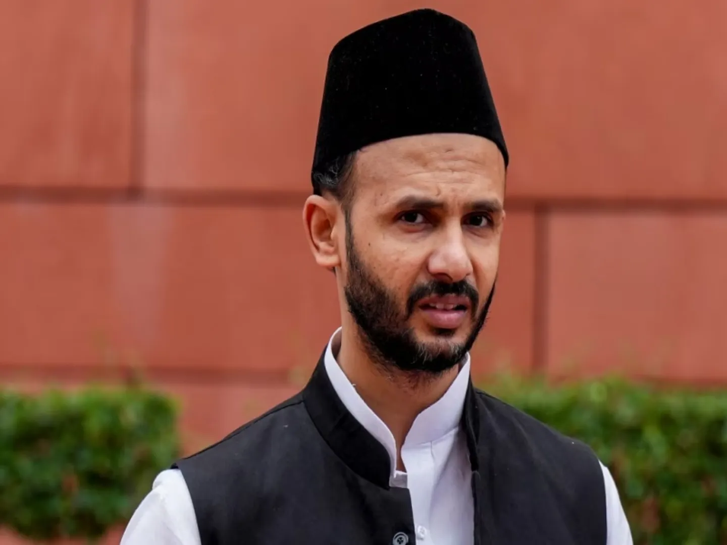 Sambhal jama masjid news, Ziaur Rahman Barq, sambhal jama masjid survey, fir on Sohail Iqbal, MLA Iqbal Mehmoodfir, संभल, संभल मस्जिद सर्वे हिंसा, सांसद जियाउर्रहमान बर्क पर एफआईआर, Akhilesh Yadav, sambhal jama masjid survey dispute, sambhal jama masjid dispute, up news, up news in hindi, sambhal jama masjid history, sambhal jama masjid update, sambhal jama masjid case,