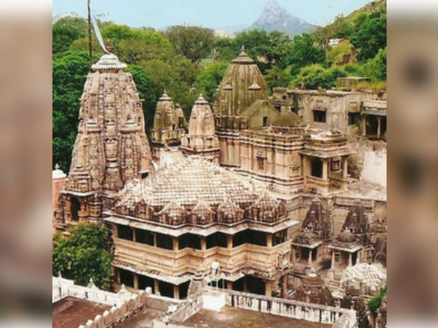 Eklingji Temple Udaipur, No Entry wearing skirt crop top or half pants, एकलिंगजी मंदिर में छोटे कपड़े पहनकर जाने पर रोक, Eklingji Mandir Entry New Rules, Eklingji Temple Mewar, Arvind Singh Mewar, Rajasthan News, Udaipur Royal Family,