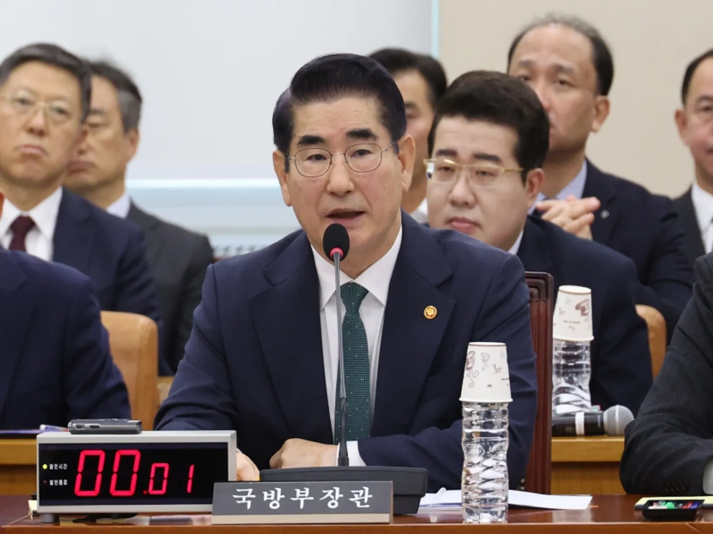 martial law controversy, South Korea, defense minister, Kim Yong-hyun, apology, resignation, impeachment, President, emergency declaration, opposition, ruling party, National Assembly, political crisis, public safety,