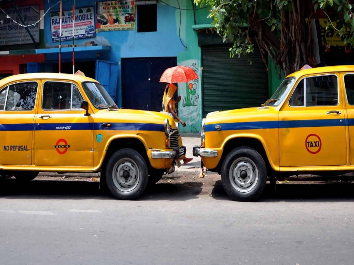 ban on yell taxis in kolkata, taxi service in kolkata, old vehicles ban in kolkata, kolkata latest news, kolkata mein puri pili taxi par ban, कोलकाता में पीली टैक्सी खत्म, कोलकाता की सड़कों पर नहीं चलेंगी पीली टैक्सियां,