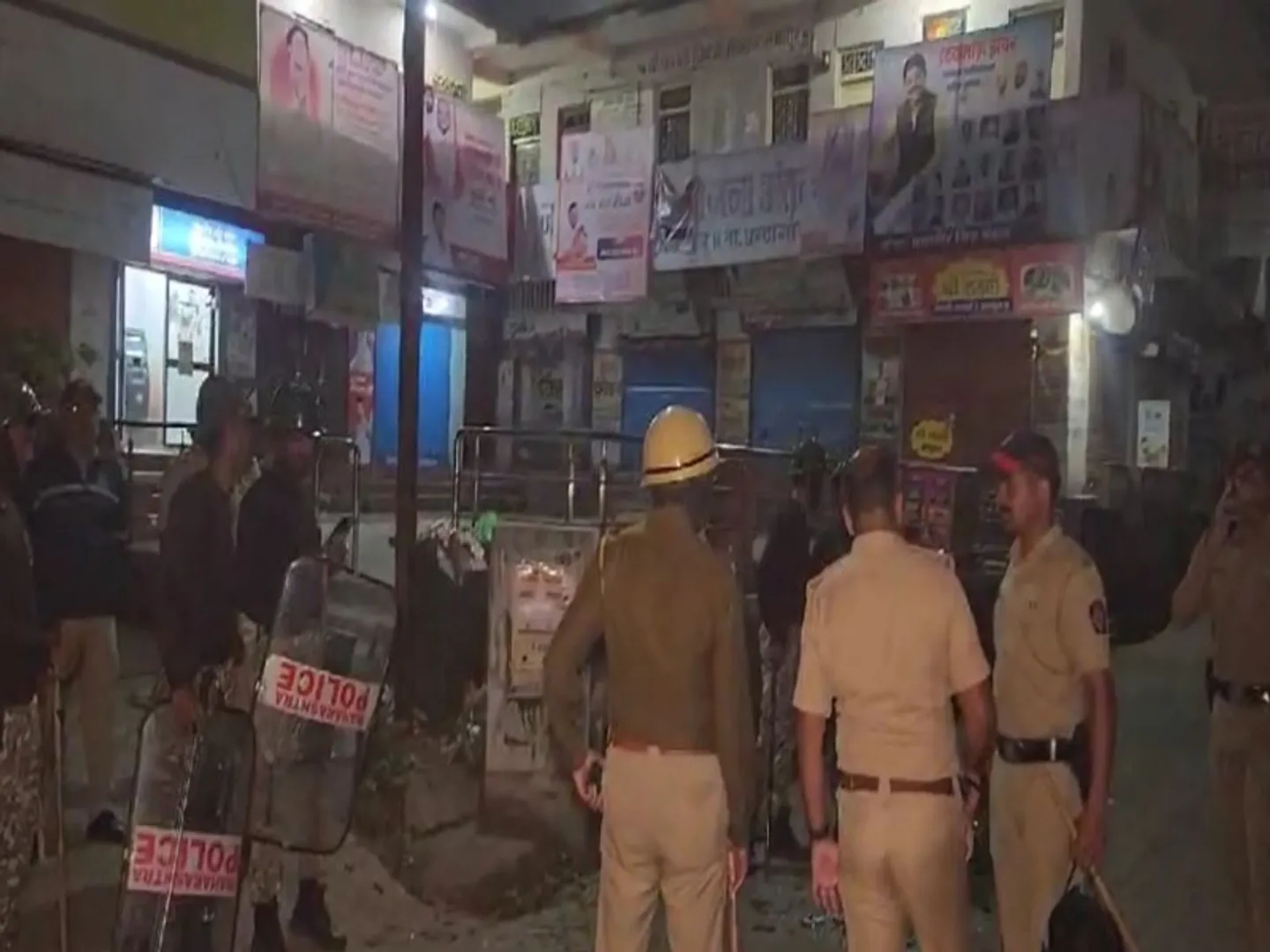 maharashtra, maharashtra news, maharashtra police, महाराष्ट्र के जलगांव में हिंसक झड़प, दो गुटों में मारपीट, आगजनी, Maharashtra Clashes, Clashes in mumbai, jalgaon Clashes, Jalgaon news, Jalgaon police, Jalgaon accident, Jalgaon clash update, Jalgaon violence, mumbai violence, maharashtra