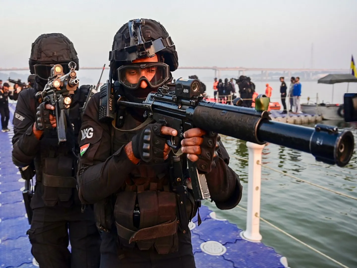 Prayagraj: National Security Guard (NSG) commandos conduct a mock drill as part of the preparations for the Maha Kumbh 2025 at Boat Club in Prayagraj on Saturday, January 11, 2025. (Photo: IANS)