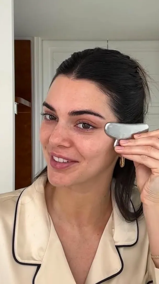  Gua sha   