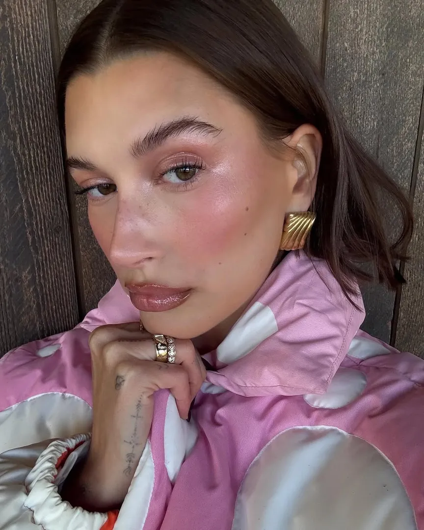  Hailey Bieber Skincare Secrets   