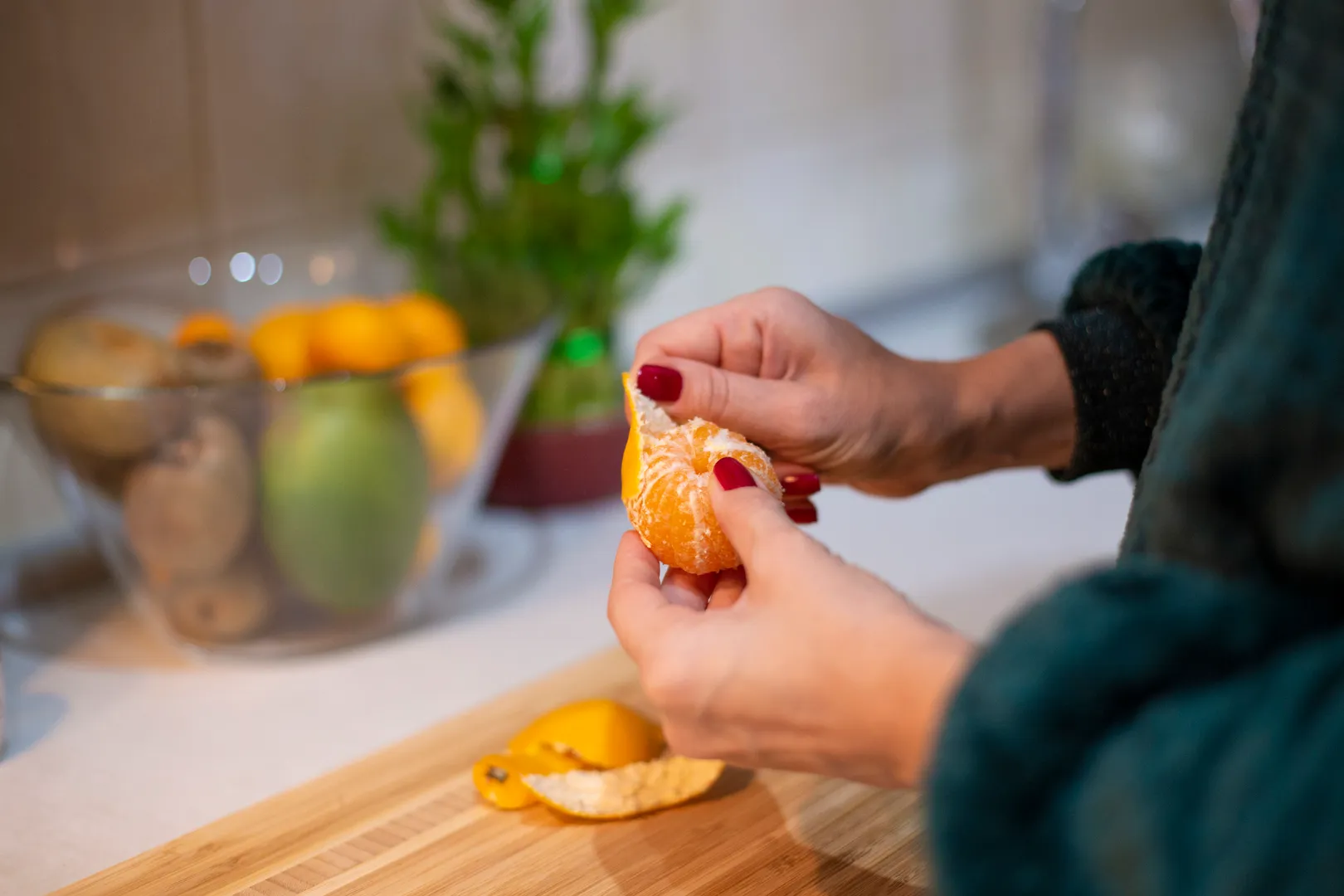 The Orange Peel Theory Is A Fun Trend But A Ridiculous Way Of Assessing Your Relationship. Experts Agree