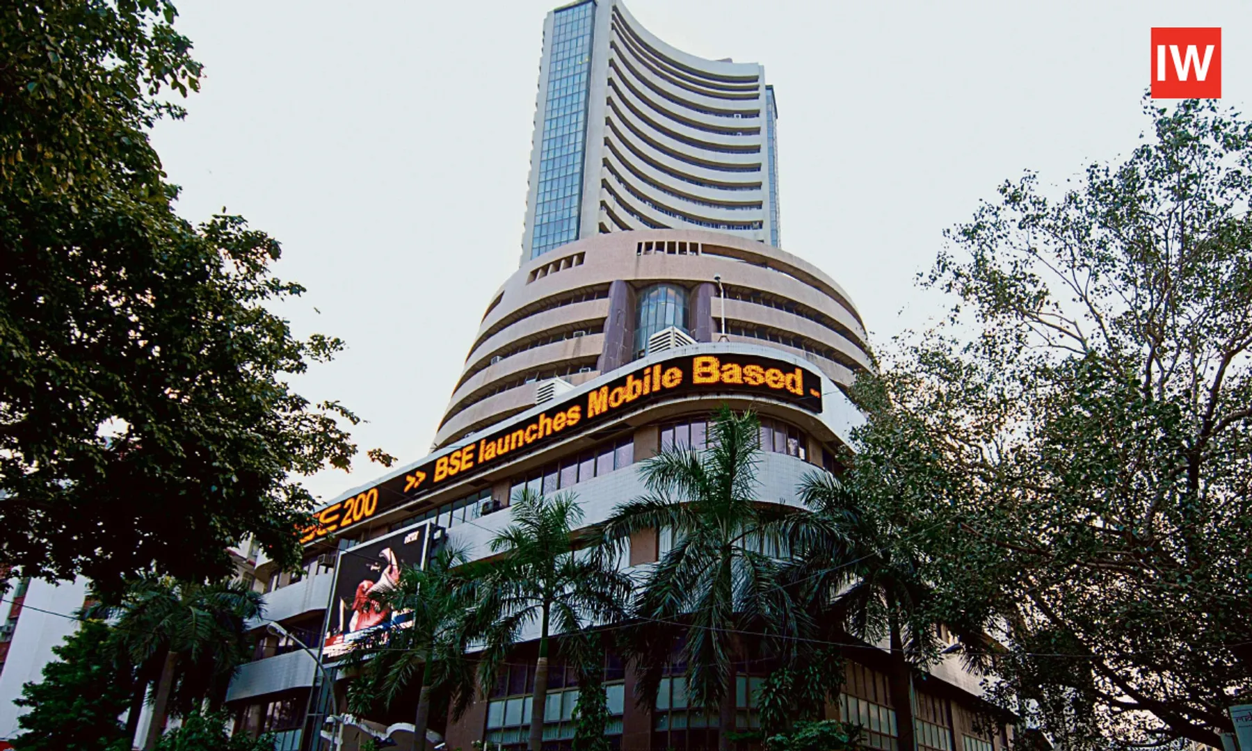 Sensex-at-81489-Nifty50-Climbs-Amid-Global-Relief