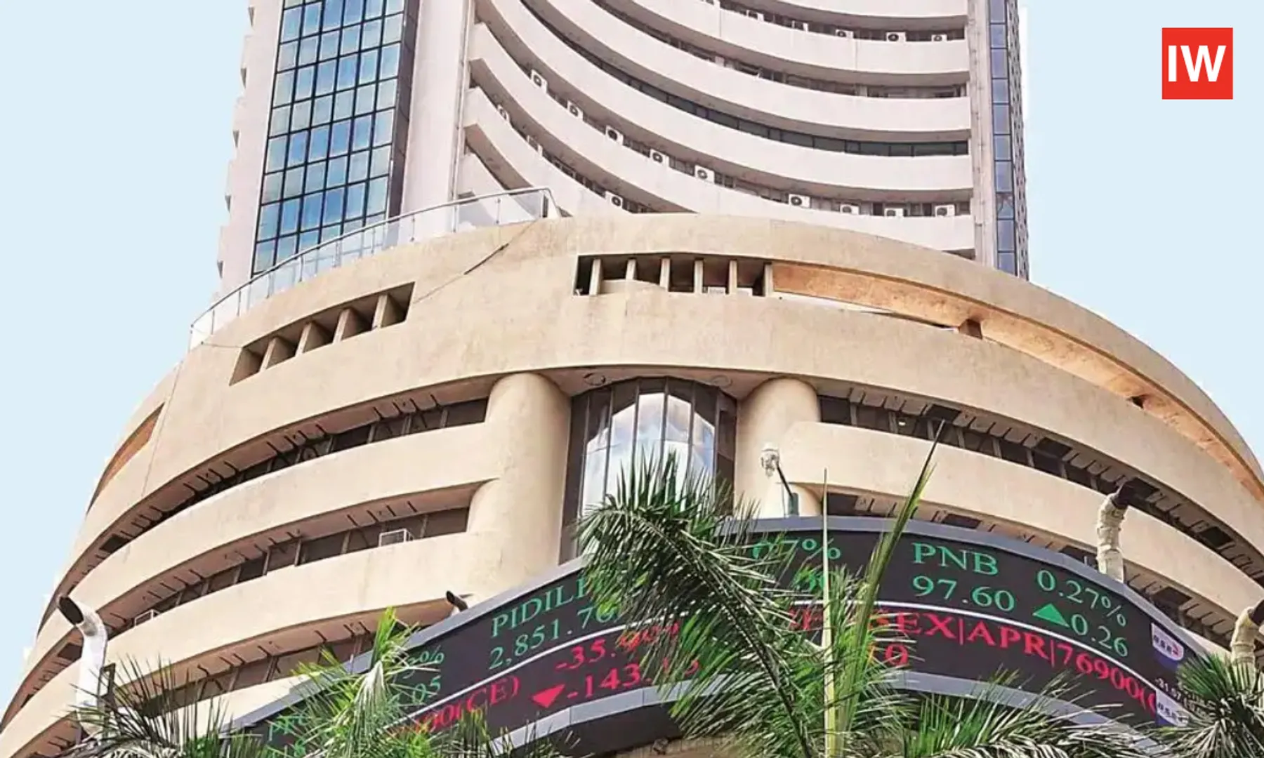 Sensex-Rises-146-Points,-Nifty-Ends-at-25,550