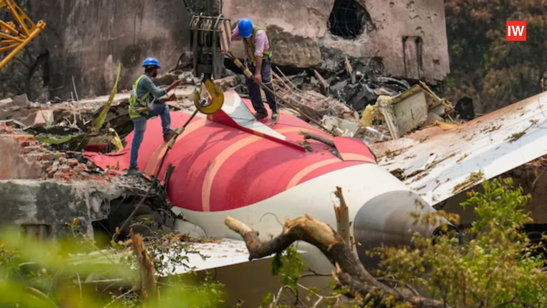Air India Crash Probe Narrows to Possible Dual Engine Failure and Electrical Fault in Ahmedabad Dreamliner Tragedy