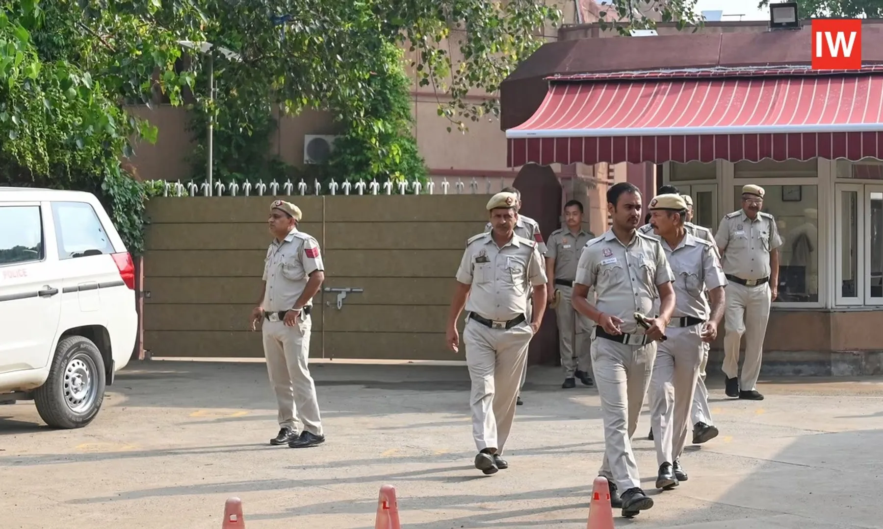Three-Delhi-Schools-Evacuated-After-Bomb-Threat,-Police-Investigation-Underway