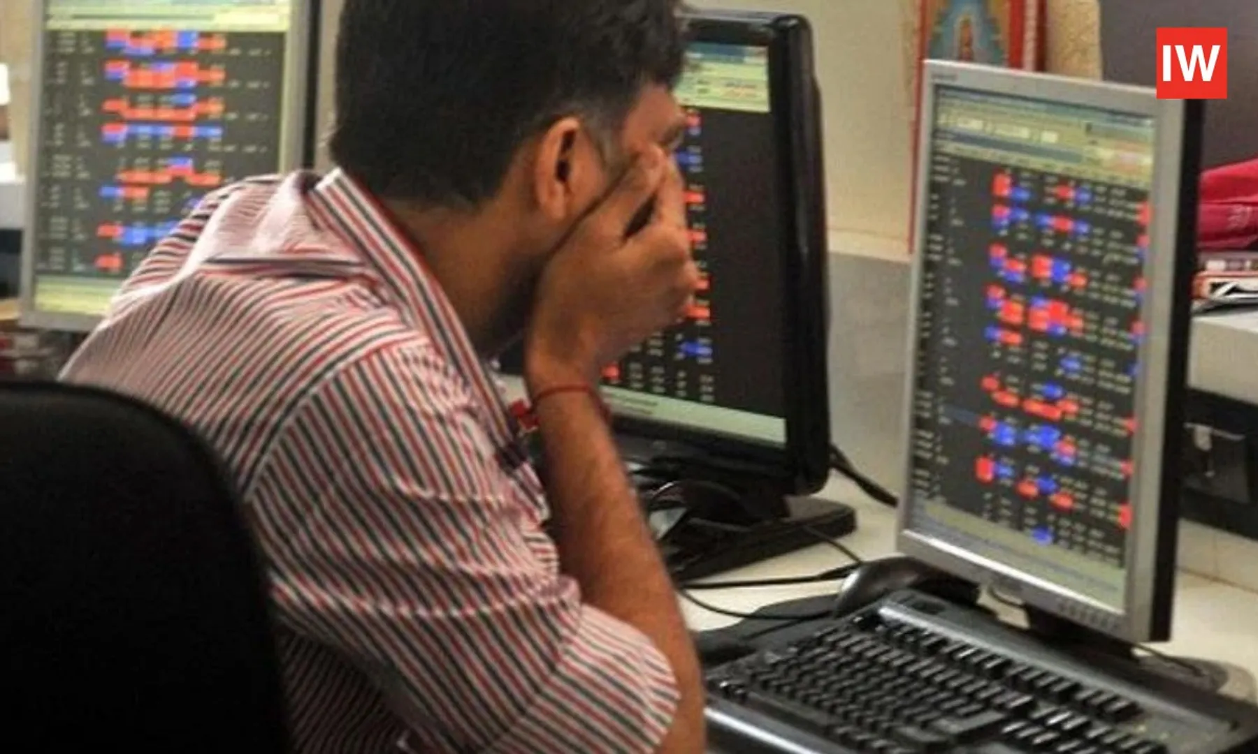 Sensex-Slips-118-pts-to-81,526,-Nifty-at-24,943
