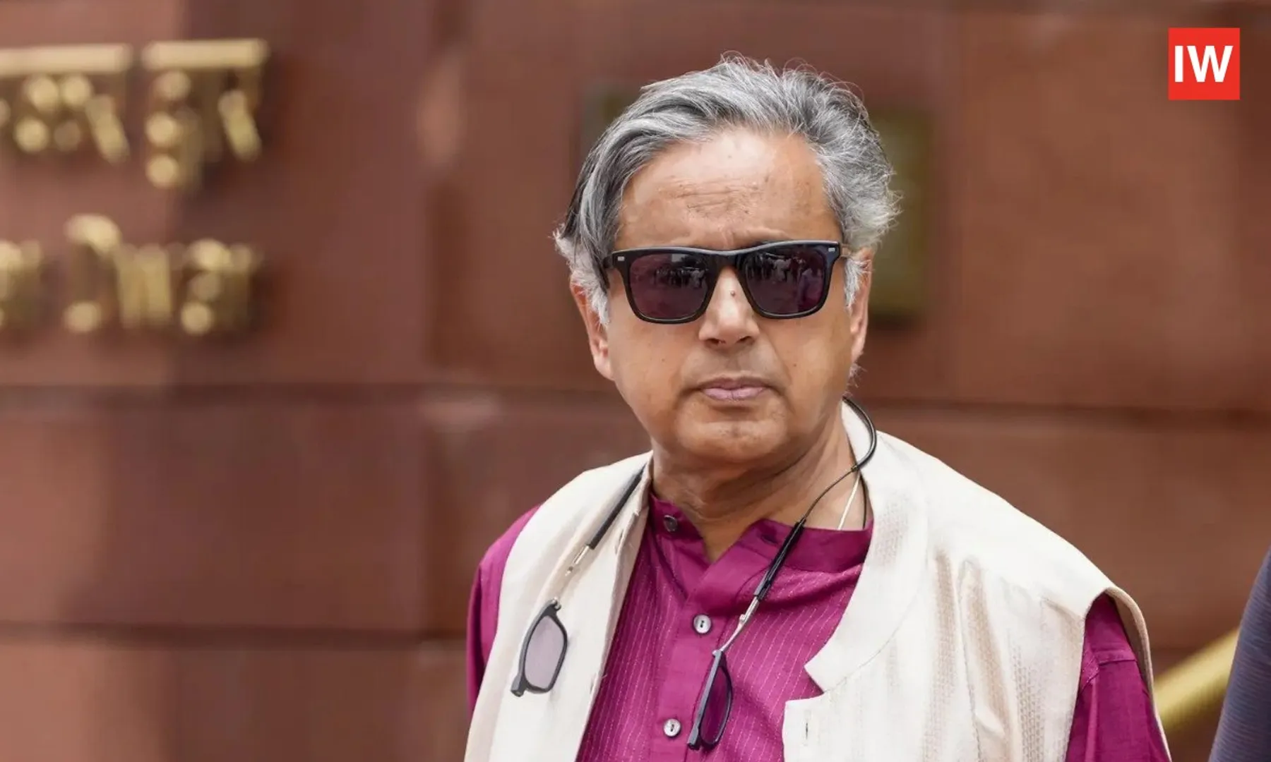 Tharoor-Backs-Bill-to-Remove-Ministers,-Goes-Against-Senior-Congress-Leaders
