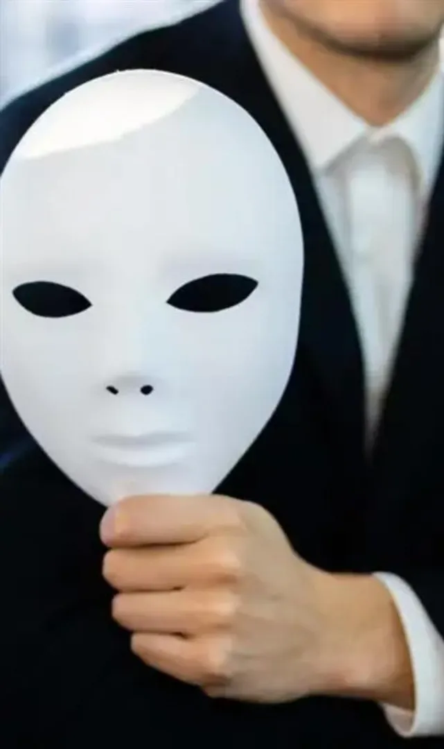 How-to-Spot-Fake-People-Key-Red-Flags