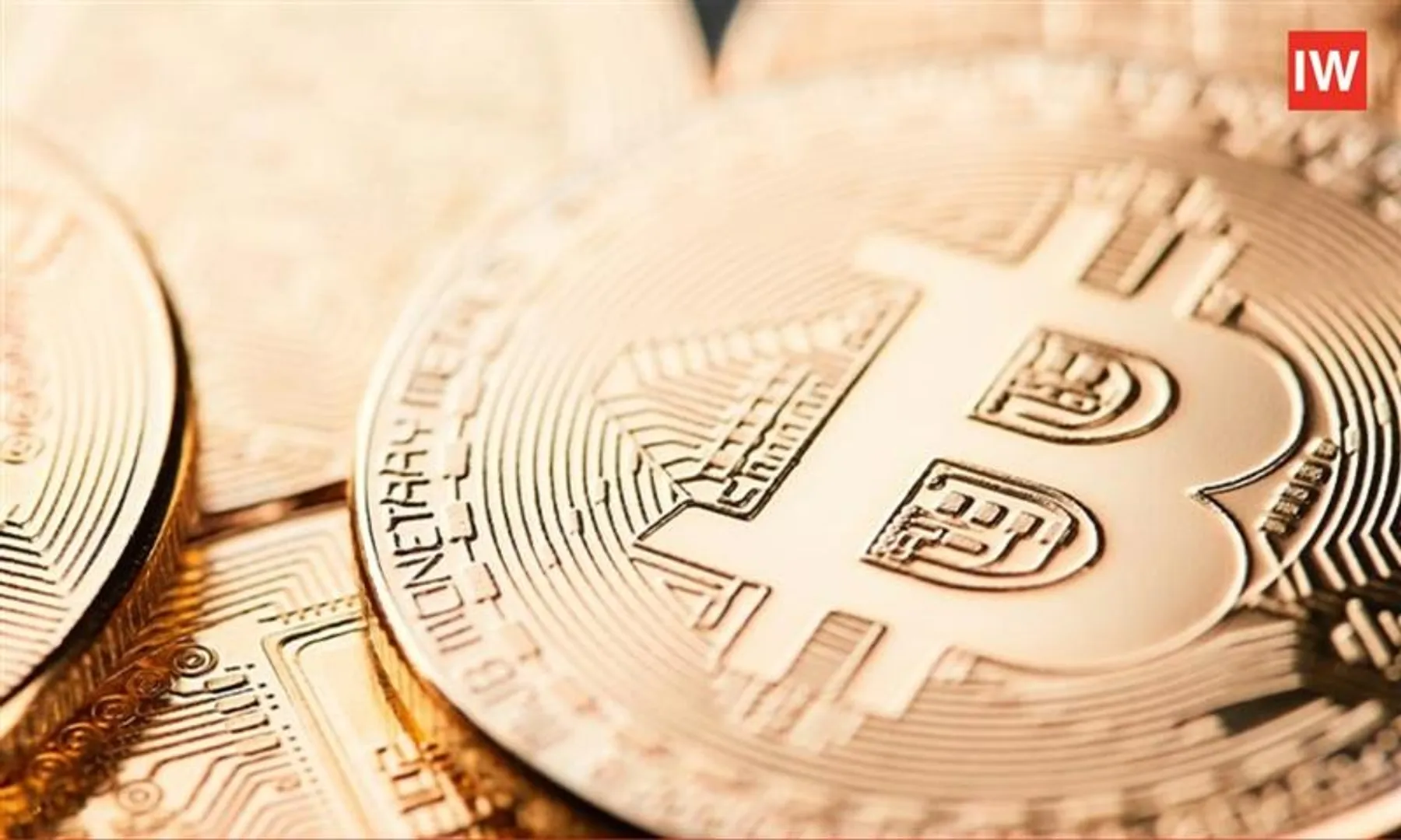 Bitcoin-Holds-Above-$121,000;-Ethereum-Slips-to-$4,420