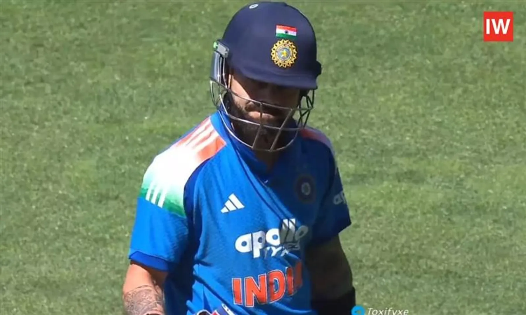 ‘Is-This-Goodbye-Kohli’s-Gesture-Sparks-Retirement-Buzz-After-Back-to-Back-Ducks-Vs-Australia