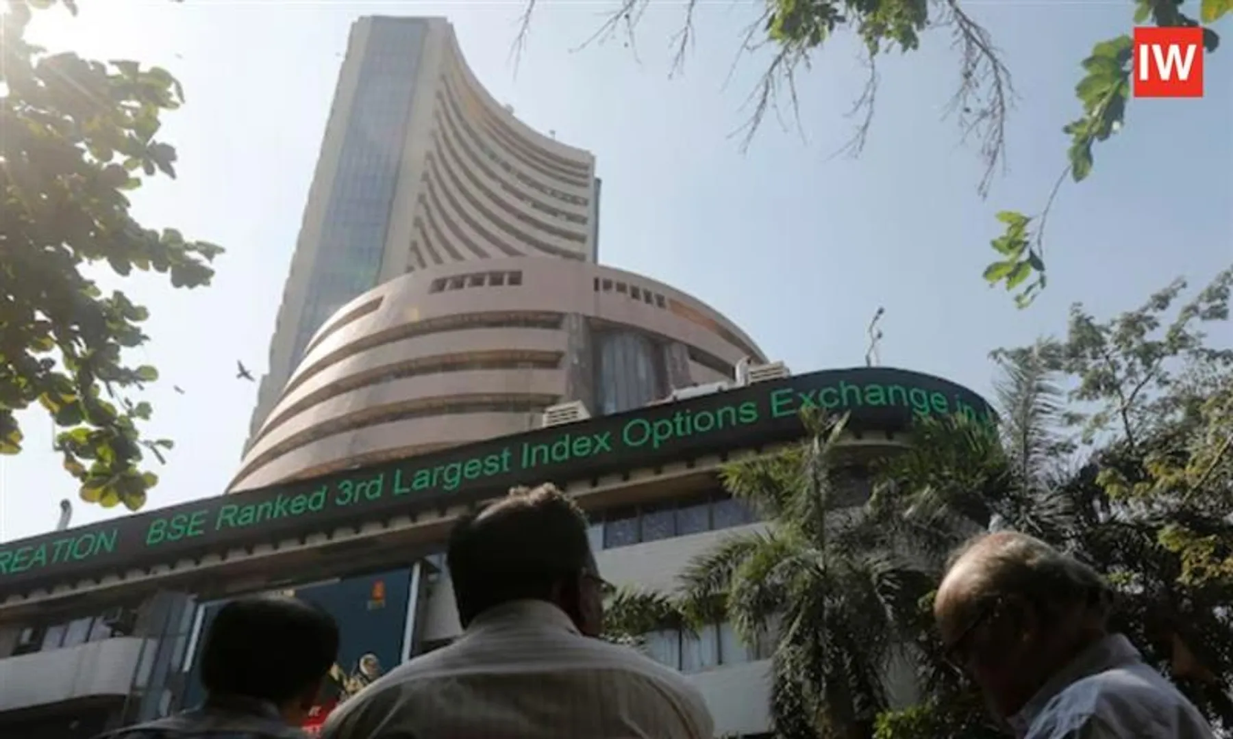 Sensex-at-84,440,-Nifty-50-Near-25,900-in-Early-Trade-