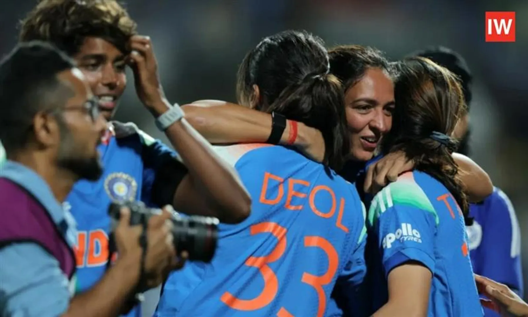 What-a-Performance!Cricket-Icons-Celebrate-India’s-Unforgettable-Win-Over-Australia-in-Women’s-World-Cu