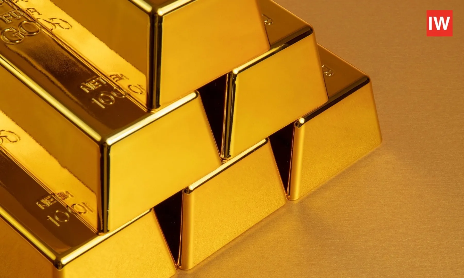 Gold-Falls-1-on-MCX-to-Rs.-1,22,950-–-Dollar-Strength-and-US-Jobs-Hit-Market-