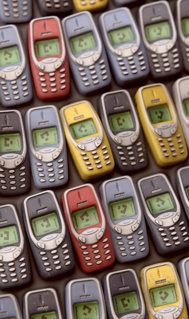 Why-People-Are-Switching-to-Dumb-Phones-Again