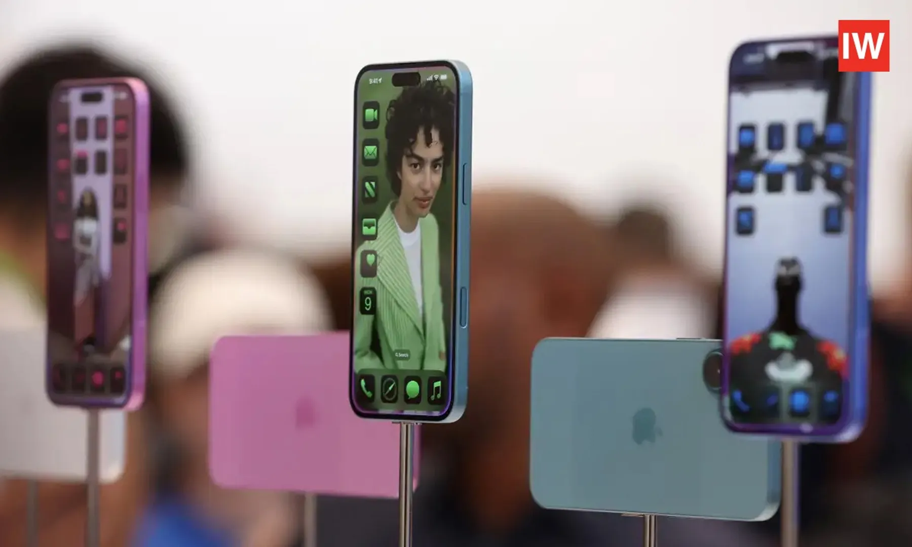 india-orders-mandatory-govt-cybersecurity-app-on-new-phones,-says-report.-What-it-means-for-users-and-manufacturers