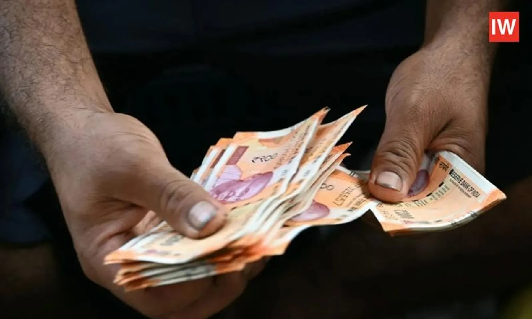 Currency-Crashes-Past-90USD-for-the-First-Time-Amid-India-US-Trade-Deal-Delays